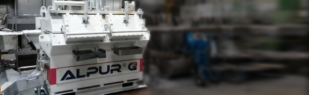 ALPUR® G3 cc Line degasser for continuous casting showing two sealed opening hatches to allow safe access to the melt for dedrossing and cleaning operations during casting (without removal of the lid)